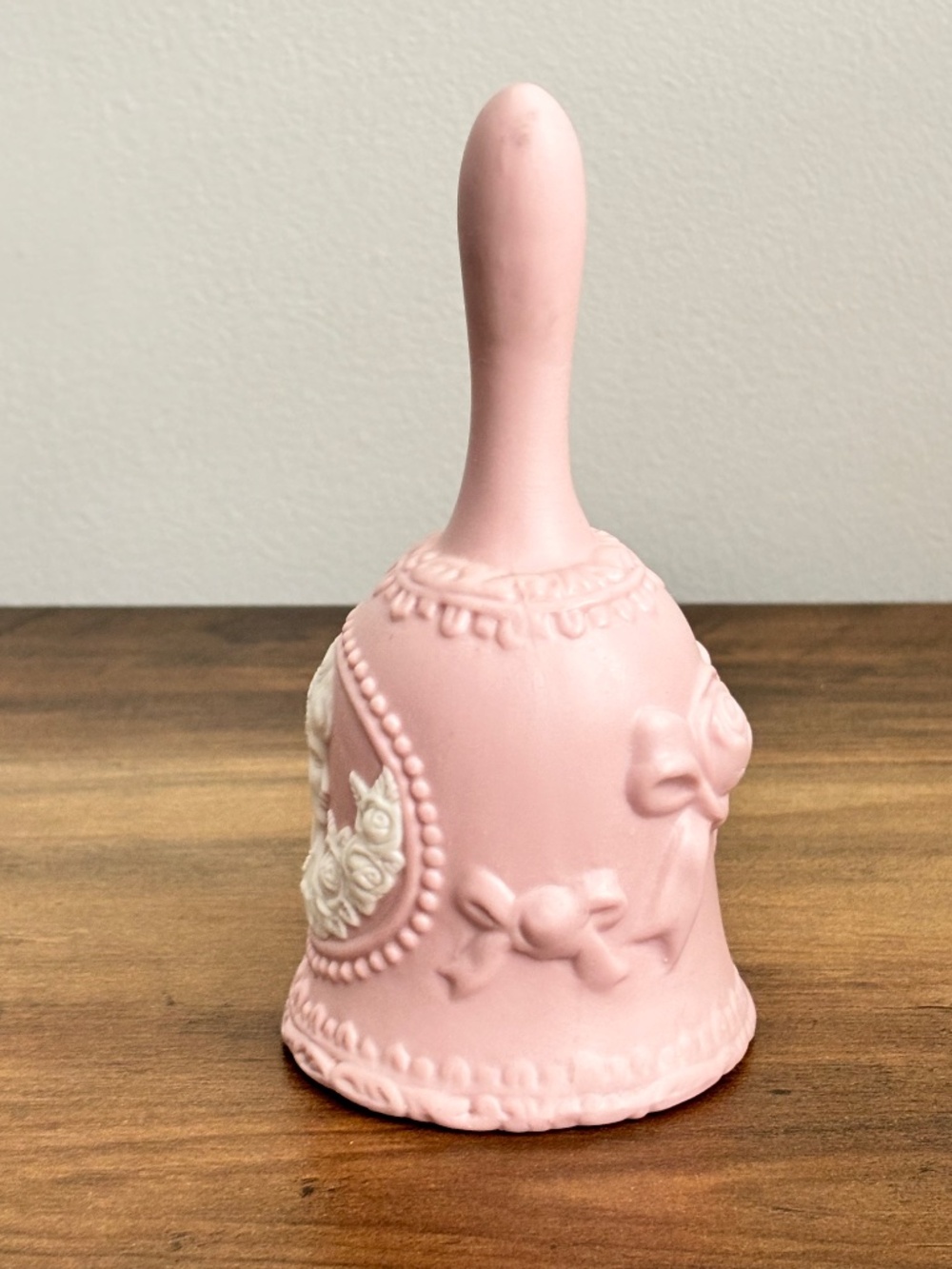 VINTAGE Pink Bell Jasperware Porcelain White Ivory Cameo Lady Woman Roses Bows - Picture 4 of 8